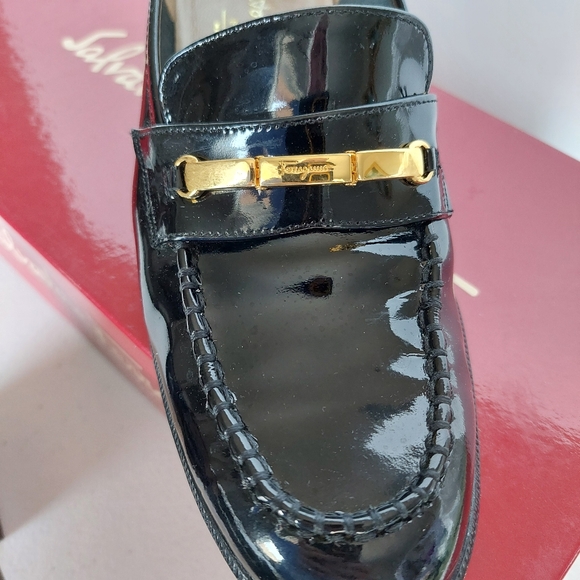 Salvatore FERRAGAMO Woman's Black Loafer Patten Learther Block Heal W/Box - Picture 5 of 16